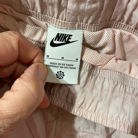 Nike Women's Pink Shorts Medium (HM) - Picture 4 of 7